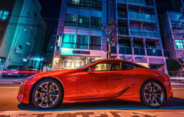 The entry of Japanese luxurious cars into the European dominated industry